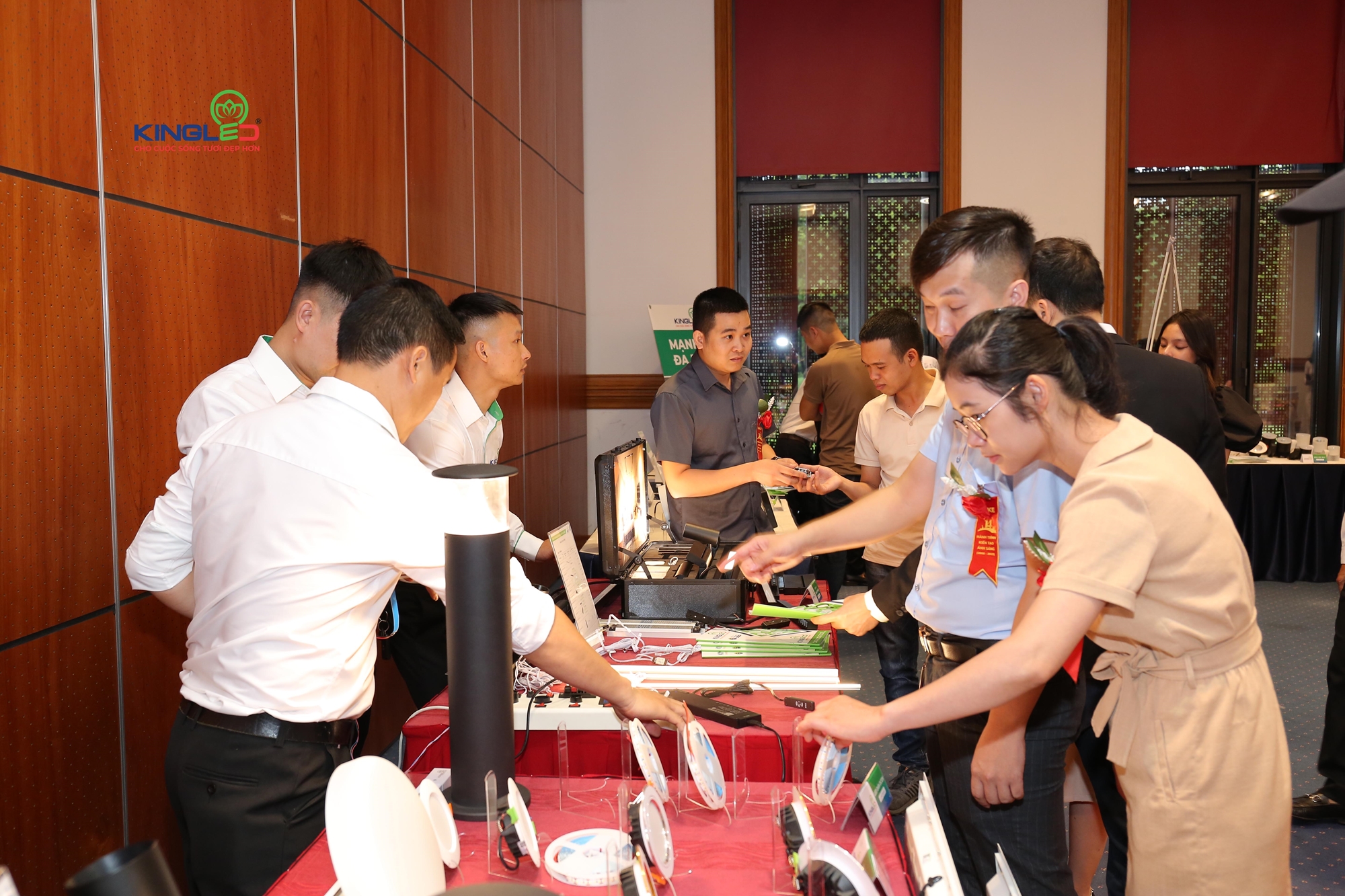 CAFE F ĐƯA TIN: KINGLED - THƯƠNG HIỆU ĐÈN LED VIỆT BƯỚC SANG TUỔI 15 